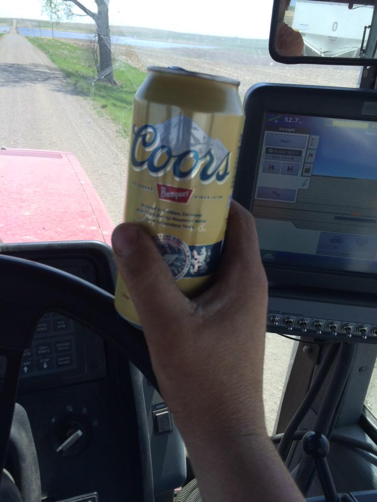 dubyadirt's tweet photo. Beer thirty #tancan http://t.co/MQcuXl4Zem