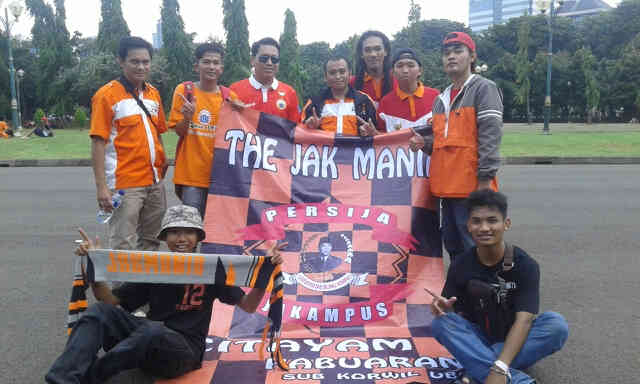JakampusUbk's tweet photo. Kelar aksI damai jepret2 dulu http://t.co/bigpjyZto2