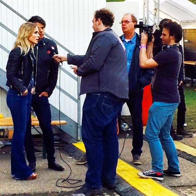 estherhammink's tweet photo. Interview met @CommonLinnets met 'onze' Almelose trots @IlseDeLange. #bfo15 http://t.co/ybo5AqNT7z