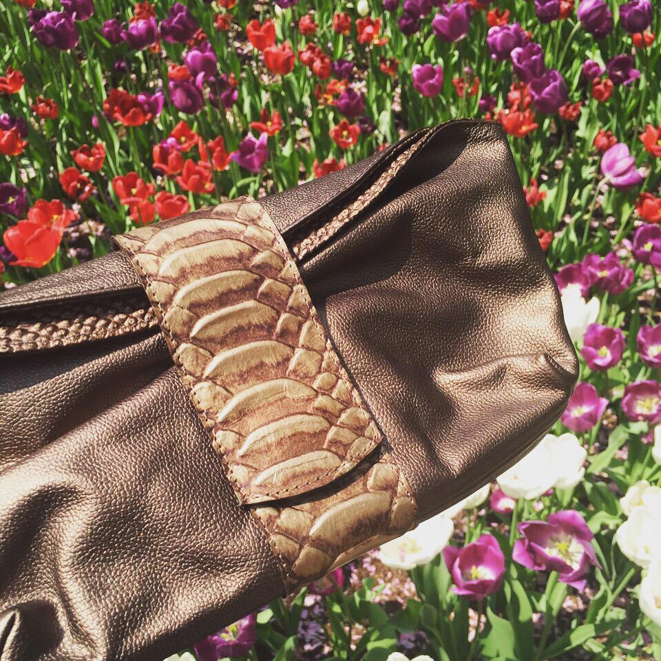 ShopASUL's tweet photo. Spring #accessories - #handmade leather #clutch + colorful #flowers -visit us at http://t.co/Z4SJGdWFkk #style #bags http://t.co/ZiP5w2zQic