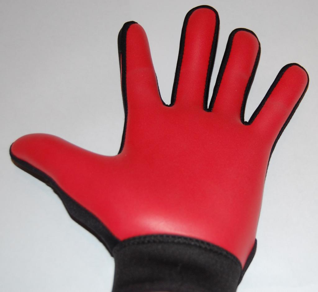 GaelicPlus's tweet image. COMP!! Our brand new Red Grip Gloves and are our new Mini Socks are up for grabs!! RT and FOLLOW to win.