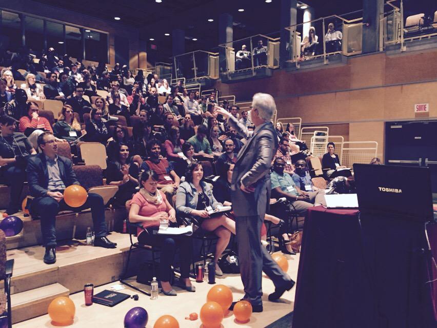 jb_marchand's tweet photo. L'art de développer vos habiletés de présentation, avec des ballons ? Pourquoi pas! @PRESENTabilite #colloque2015 http://t.co/wXFST6nAE7