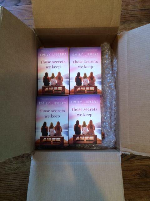 EmilyLiebert's tweet photo. Happy dance! #firstcopies #shriek http://t.co/7S5gzB4b3T