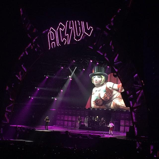 acdcrideon's tweet photo. Ain't exactly small..
"@ACDC_BRASIL: Tá gata http://t.co/gMW6C31lrm" #ACDC #Arnhem