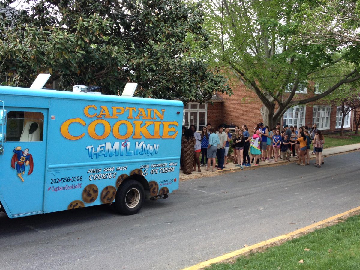 GW_IAD's tweet photo. Thanks @captaincookiedc other #DCFoodTrucks should join @GWmvc look at that line! @CapMacDC @GWPeterK #FinalsWeek #GW http://t.co/jSScvlgFPZ