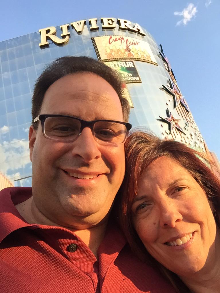 IdealinVegas's tweet photo. @Hinesite Greeting from your hometown! Feelings on closing of "The Riv"? Shut doors 4 good yesterday. #WeSaidGoodbye! http://t.co/7t6bNVSd1D