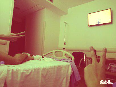 SaraSolis_21's tweet photo. Viendo el partidito cn mi enano q no le queda nada ya para salir d aqui, Te quiero chiquitin @nanosolis HALAMADRID. http://t.co/3Ol6OZsEzI