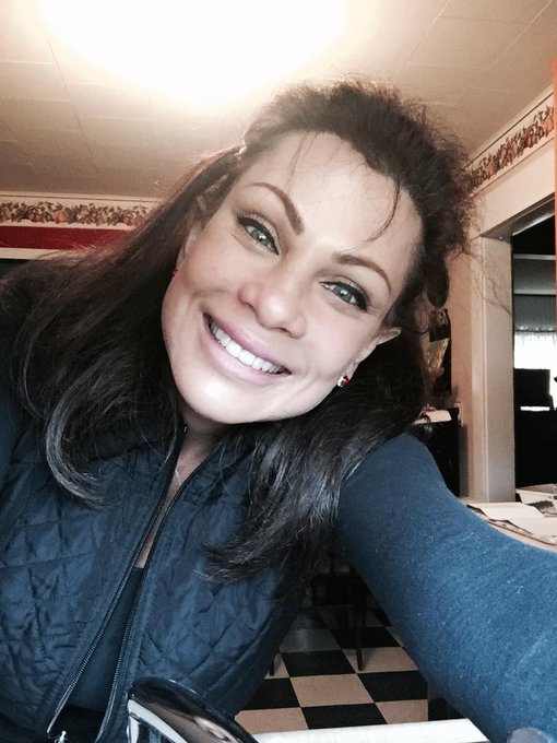 Cooking meatloaf today!! http://t.co/ayyh6lflbx