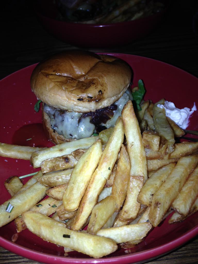 veeves87's tweet photo. Great burgers @urbanquarterco #WeLoveBurgera http://t.co/eBmWbDuaKk
