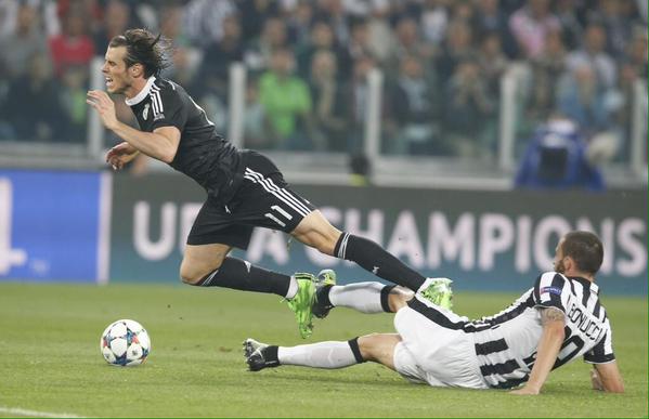NOT_MOTD's tweet photo. Gareth Bale's game by numbers:

0 shots
0 chances created
0 successful crosses
100% shite http://t.co/YHo2BqckWC
