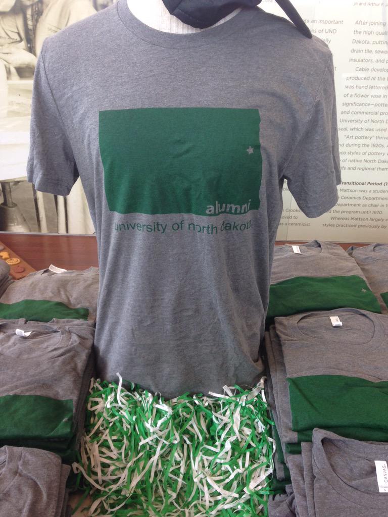 UNDParents's tweet photo. Graduating students, stop by the Grad Grill today at the Gorecki 5-7 for a free shirt and dinner!! #congratsgrads 🎓💚 http://t.co/wBckZWuvz9