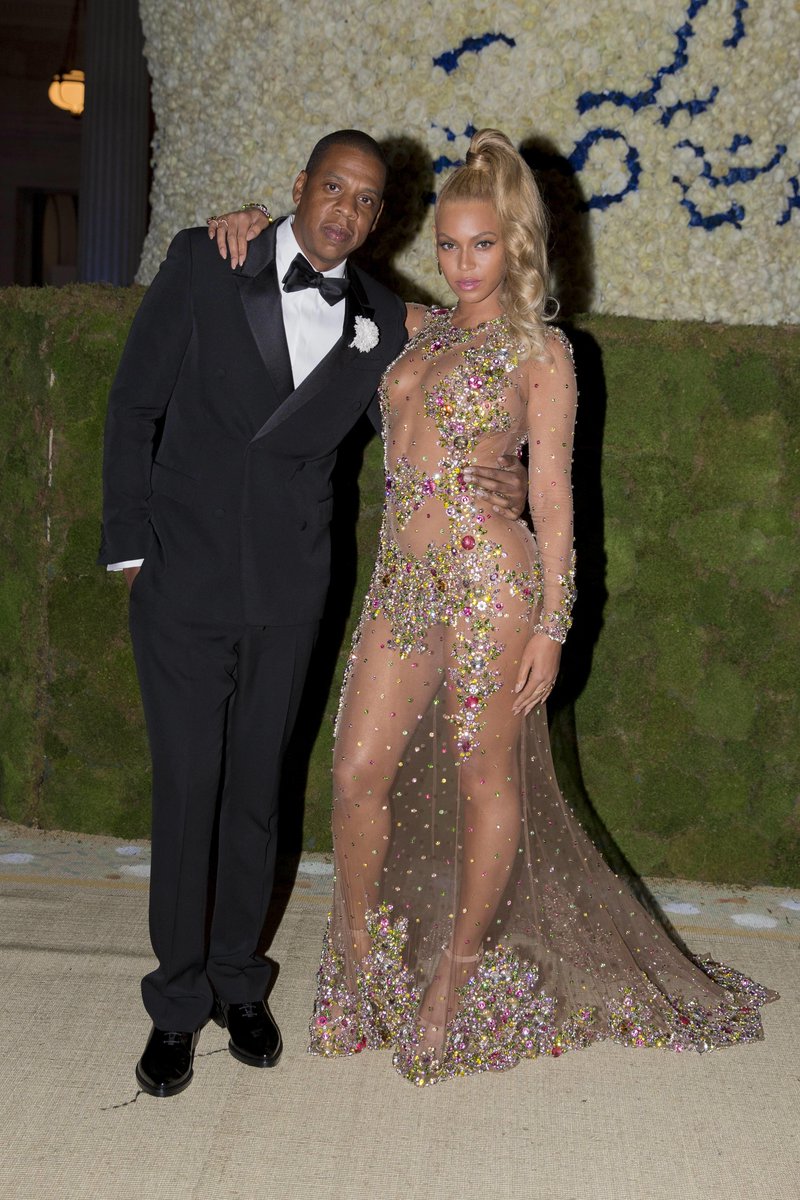YonceData's tweet photo. 41 Grammys,
$1 Billion Dollars,
300 Million Records Sold,
1 Love. http://t.co/Z3SsqzdAlu