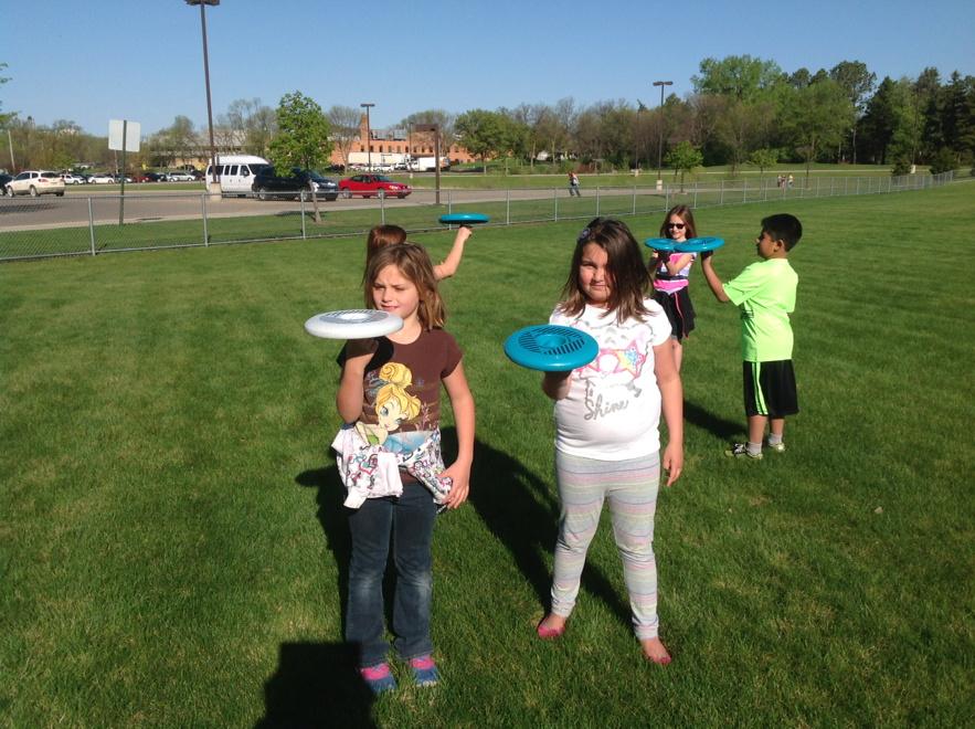MAESPESTAHMAN's tweet photo. Mr. Miller's class jammin' in the sun during Mrs. Stahman's PE class with their new spin jammer skills. http://t.co/eaBQcXA6ry