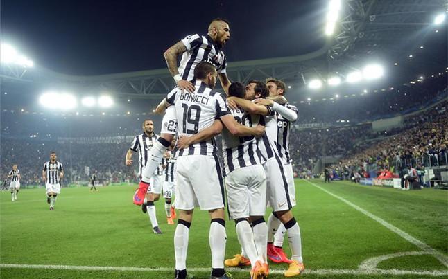 sport's tweet photo. La CRÓNICA 'La Juve sorprende al Madrid y pone patas arriba la eliminatoria' http://t.co/c8LEwnD9ak  (by @tjuanmarti) http://t.co/iz5TzFhJJx