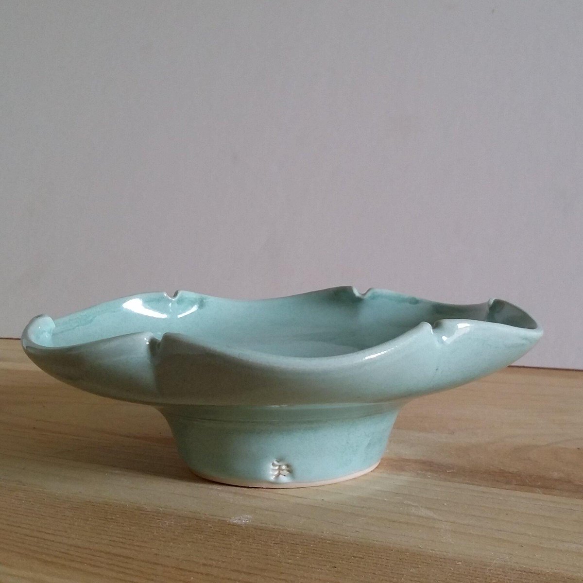 DoreenwuSpears's tweet image. Celadon Leaf dish D12cmxH5cm hy Wu Pottery porcelain body check wupottery.co.uk #celadon #leafdish #wupottery