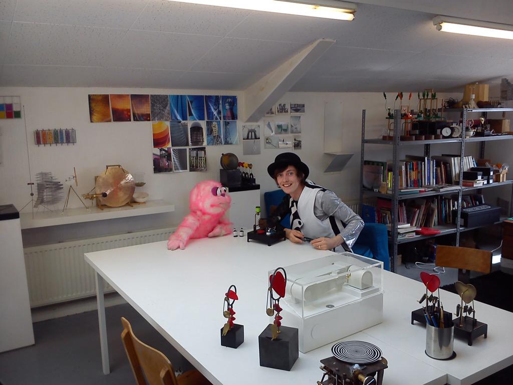 Highjinxmagic's tweet photo. Great day filming :D @smithautomata @TheoMouse @TrendsEntertain  #magic #illusion #Huddersfield #andyfloss http://t.co/XTc2HsskGm