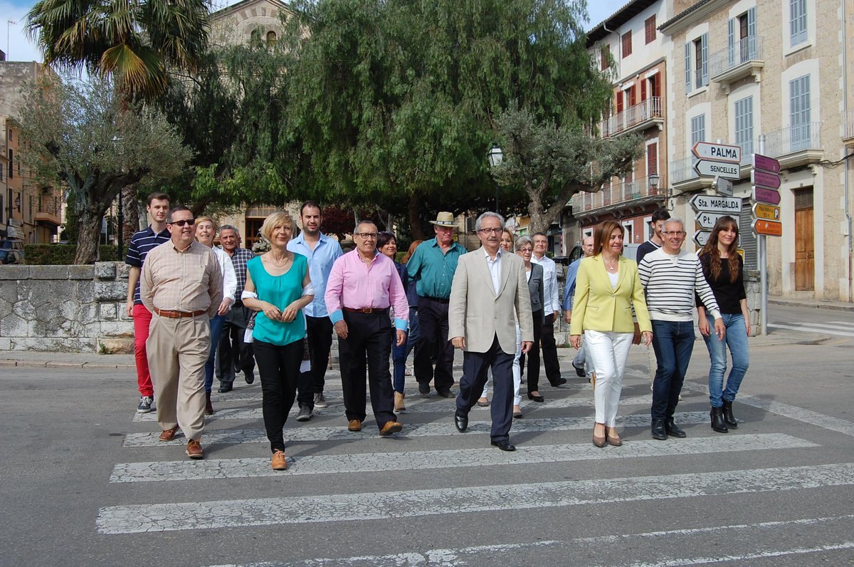 Indi_Inca's tweet photo. Aquesta és la candidatura d'@Indi_Inca per a les eleccions municipals. Gent amb ganes de fer feina per Inca #SOSINCA http://t.co/WyzjiP11z3