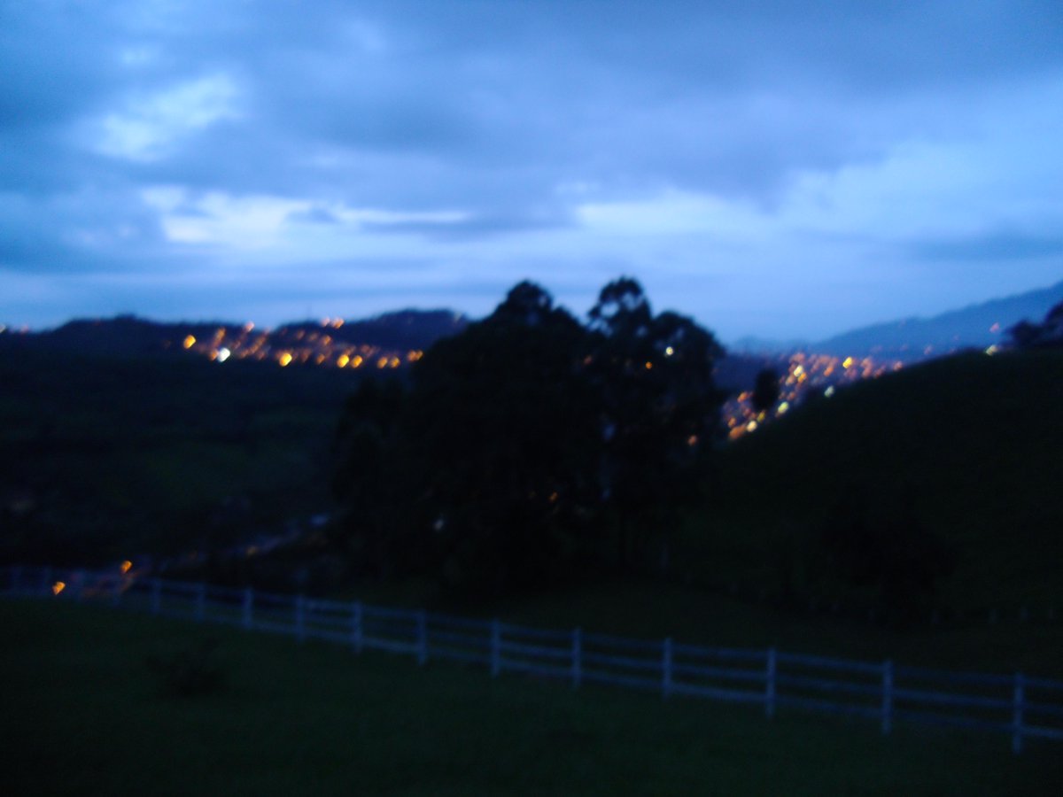 Mapeti_15's tweet photo. #AlgoQueAmoConMiVidaEs ver cada noche Un lindo atardecer http://t.co/ZVZPuiqTcJ