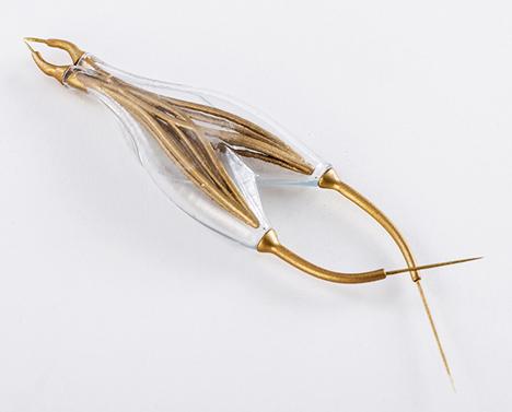 PaperGems's tweet image. Naomi Kizhner's jewellery collection harvests
energy from the human body dezeen.com/2014/08/06/nao…