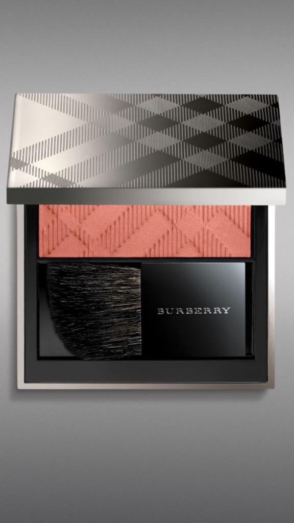 barby_ds's tweet photo. #lavieenrose @Burberry #Barbie #effectmakeup #beautytips http://t.co/c4UOoA3Fdz