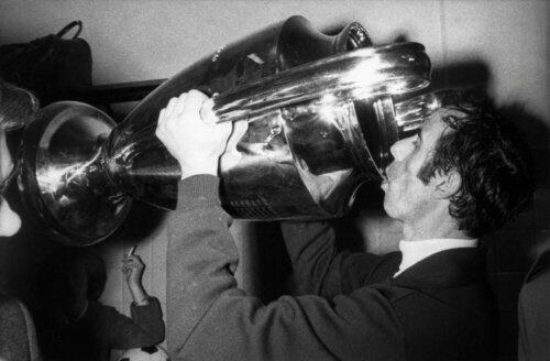 Feijenoord12's tweet photo. Vandaag 45 jaar geleden, Feyenoord wint de EuropaCup 1 #6mei1970 http://t.co/fIYBE6DSNT