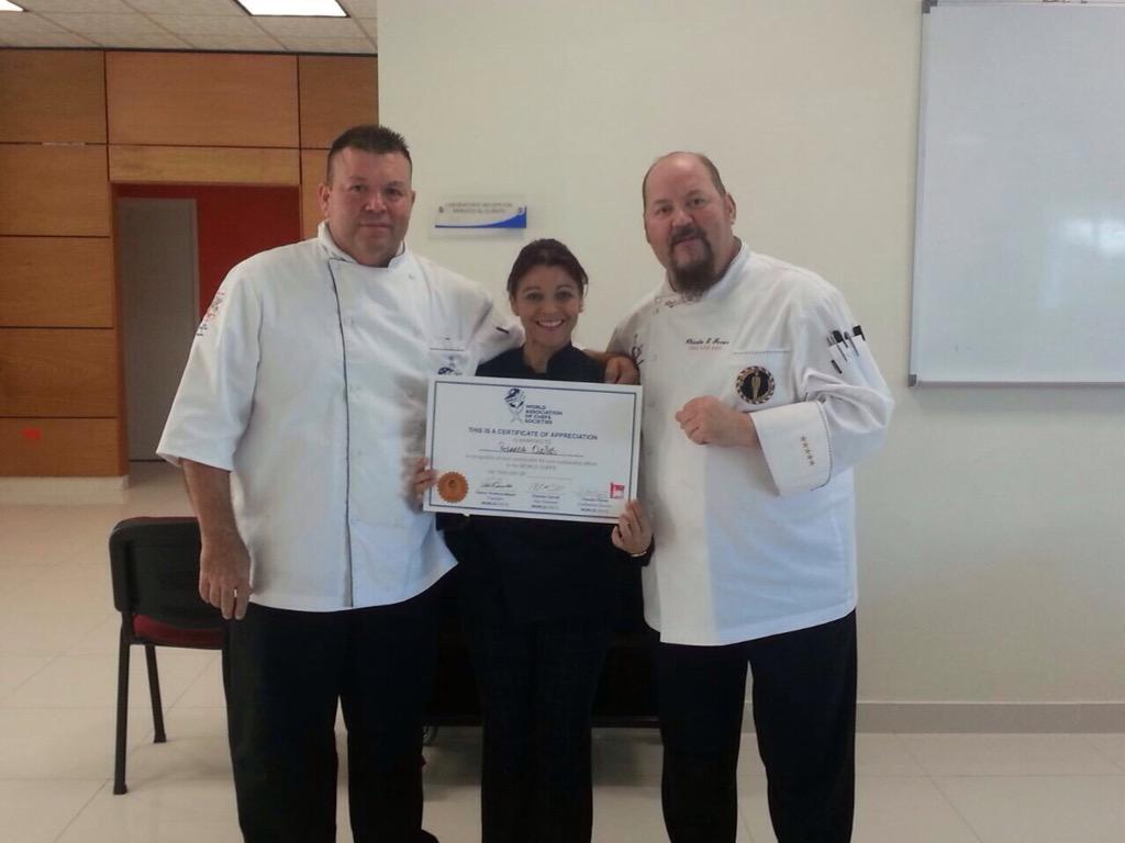 chefrosanna's tweet photo. Recibiendo diploma del curso Principios y Métodos de Enseñanza para Educadores del Servicio de Alimentos por la WACS http://t.co/lrYXrzSpE9
