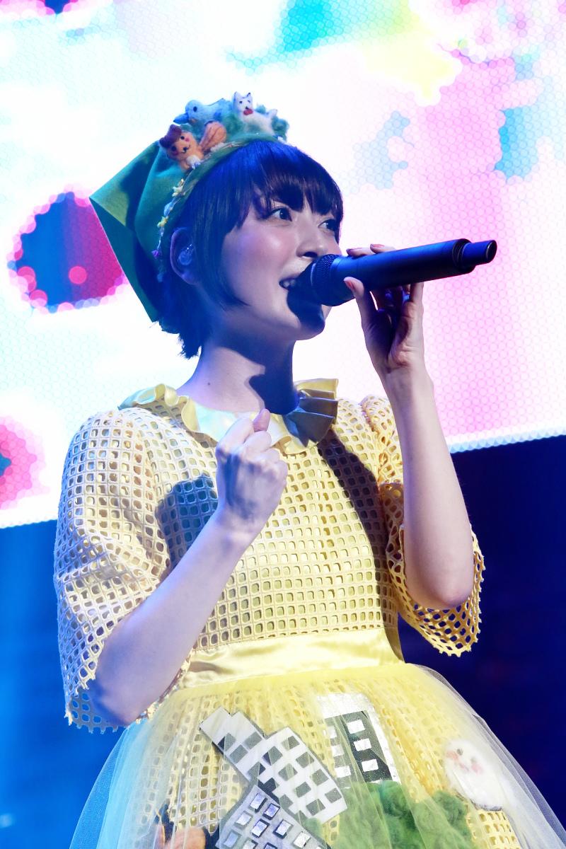 Anime Seiyu 花澤香菜 Live 15 Blue Avenue が日本武道館でついに開幕 恋愛サーキュレーション を含む全22曲を披露 Http T Co 11jl7fqebi Http T Co Ayihzacqct Twitter
