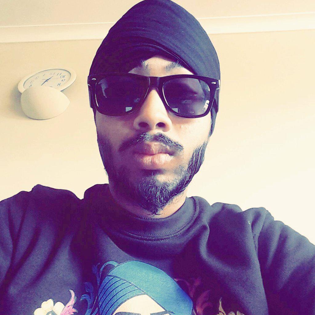 HMuzikk's tweet photo. #Singhstreet #selfie #pagg #ona #point http://t.co/C6oI8XuFy2