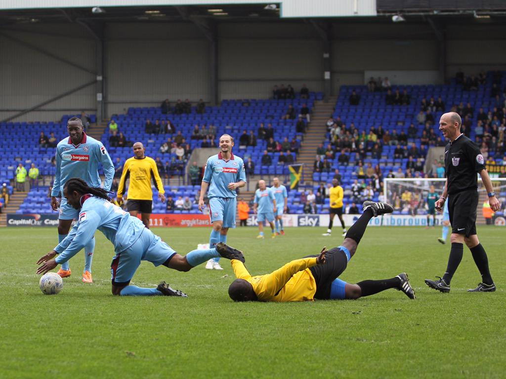 GoodysGame's tweet image. And the big decision Mike Dean had to get right. Penalty? @jonsarno