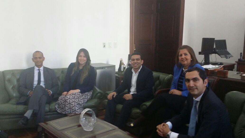 ElNegrovicto's tweet photo. PRIMICIA ... en la nevera se cocina el apoyo conservador al próximo gobernador de Córdoba @CARLOSDGE @davidbarguil http://t.co/EOmkCESOeP