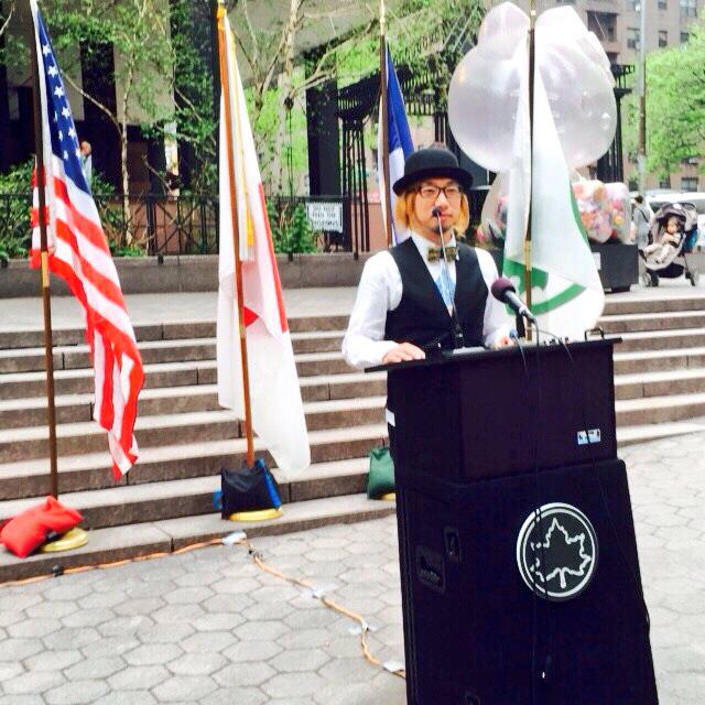 増田セバスチャンさんのツイート なんと 記念式典をやることになりました アメリカ国旗日本国旗ニューヨーク市の旗 この場所で展示するのは日本人初だそうです Http T Co Cq7ol8nesf
