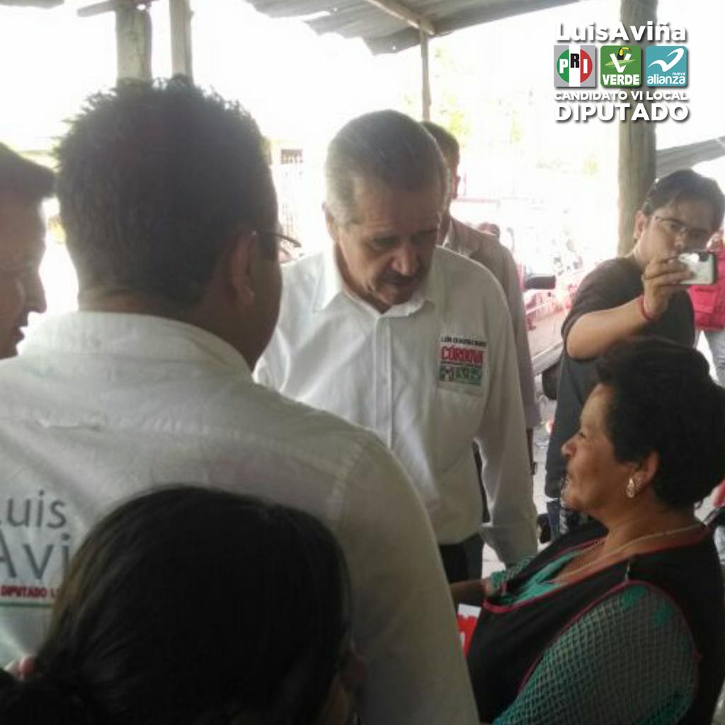 LuisAvinaB's tweet photo. Día 16: Estamos llegando con cada familia de la colonia La Morelos, presentando nuestras propuestas. #SéComoAyudarte http://t.co/TSZ4qRYWHZ