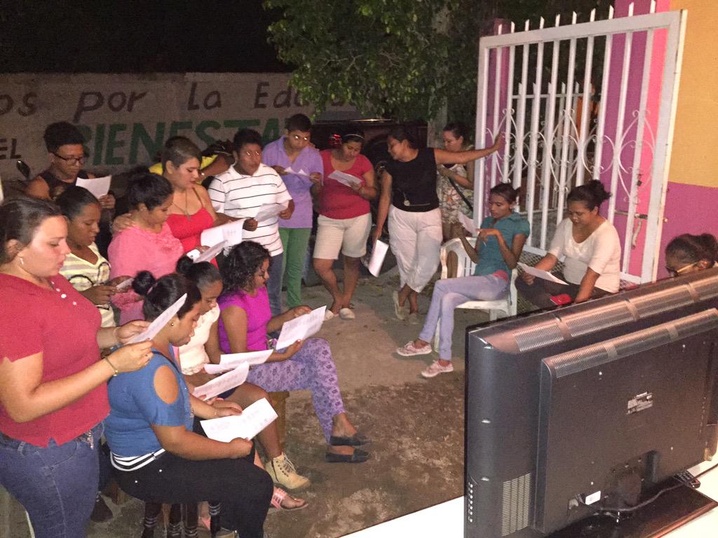 FuerzaJovenPVM's tweet photo. #FuerzaJoven preparándose para el 10 de Mayo @AristeoTrinidad ¡estamos listos! #TeoVa http://t.co/H4VqhSG0TN