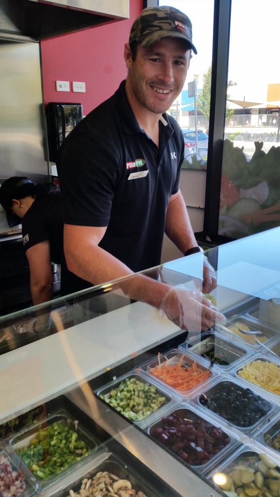 Great chatting to ex <a href="/RaidersNRL/">Canberra Raiders NRL</a>  <a href="/Brettwhite82/">Brett White</a> &amp; Glen Turner at <a href="/PitaPitAu/">Pita Pit Australia</a> in Braddon. Top food too, check it out..