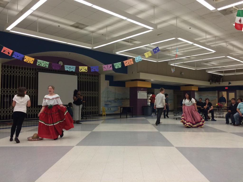 lcvanoss's tweet photo. Celebrating Cinco de Mayo at @MacBayMS tonight! http://t.co/YzPtwMiai6