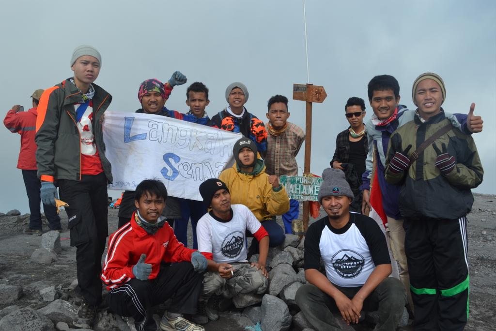 langkah_senja's tweet photo. Mahameru bersama langkah senja http://t.co/2gSWACpX18