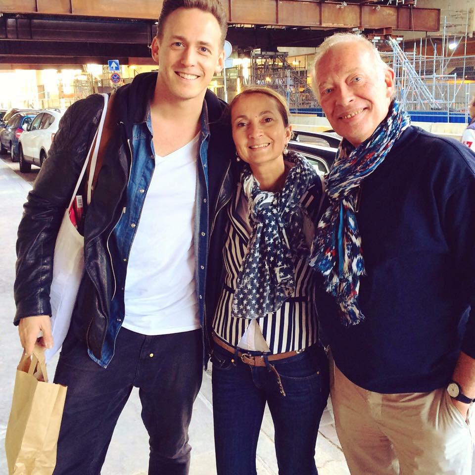 MurielleFridael's tweet photo. "These guys are amazing!" @RobbertvdB & #FransMulder #Theater #Television #Actors #Talented! Starring @Revuedemusical http://t.co/e2Nn7KJwxF