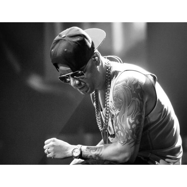galbu_'s tweet photo. Wisin durante los ensayos de #Billboards2015 ::: Photo by http://t.co/UtYY44mDmn http://t.co/5P1kj78R4A