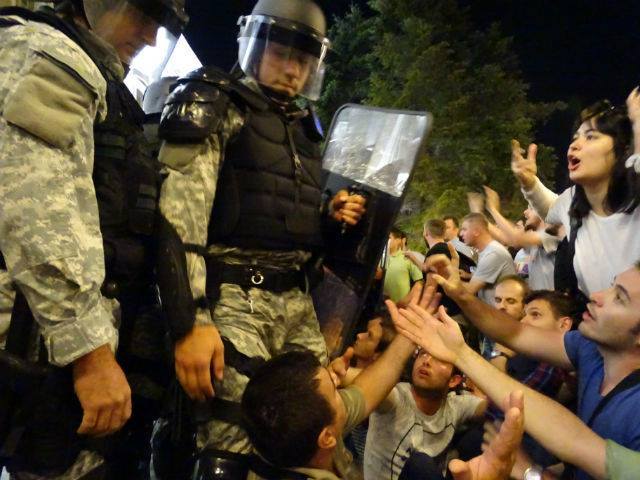 More protest images “<a href="/NewsRevo/">Revolution News</a>: Thousands in Anti-Government Protests in #Macedonia - go.shr.lc/1ILsZyt  ”