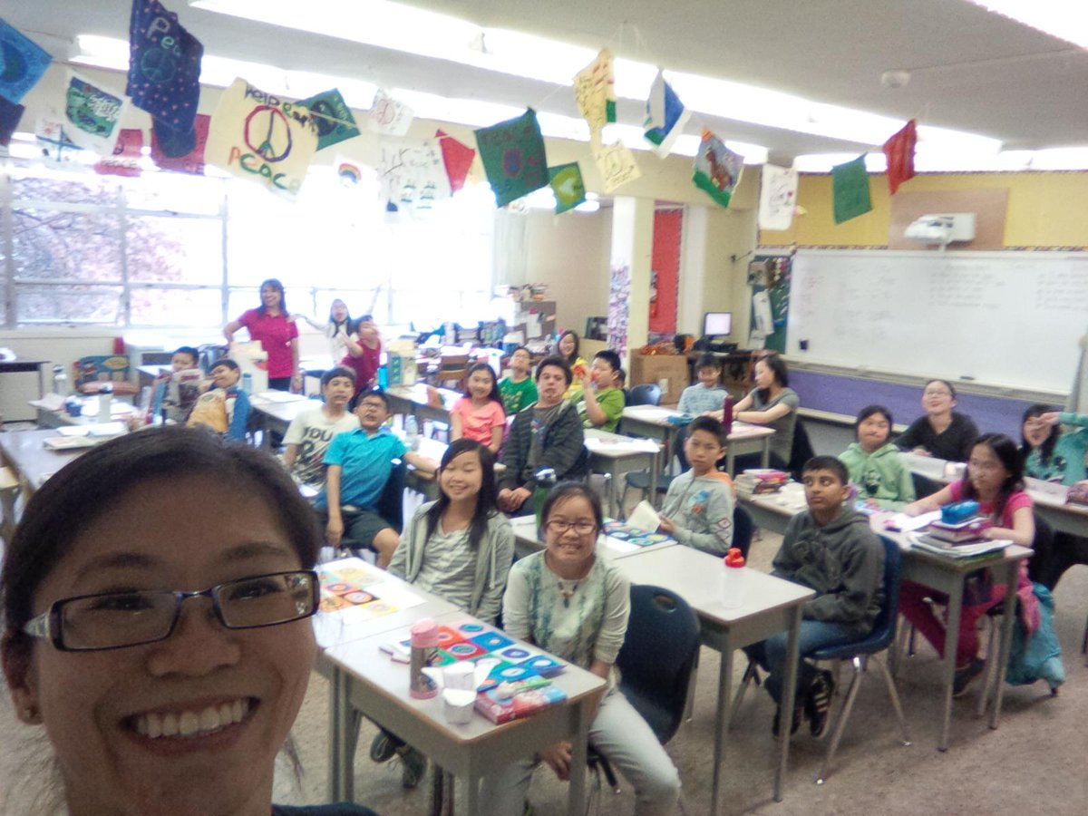 msjleesclass's tweet photo. @edutopia So excited for this. "Just look over here and smile!" #myclasscontest #LiveLoveTeach http://t.co/uLNzWzejzL