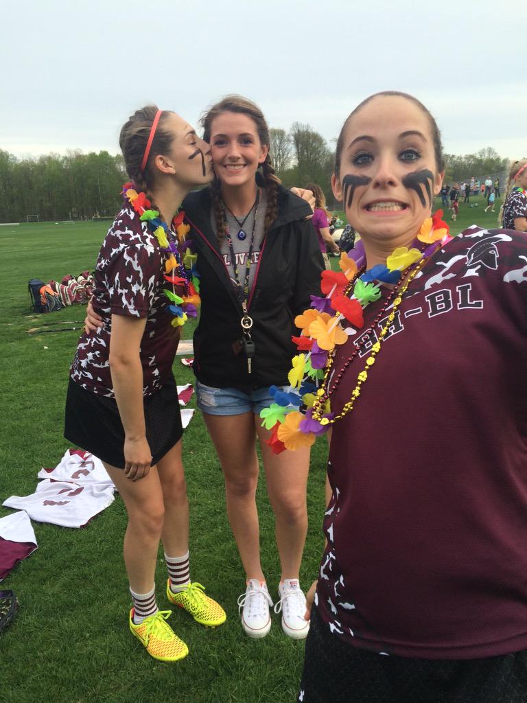 emm_andolina's tweet photo. Another HBD shout out to Jehlebeann bc I love her aND THIS PICTURE SO MUCH HAHA #nicewintoday #LAX 😻👩❤️👩😉 http://t.co/bcVzygRmVo