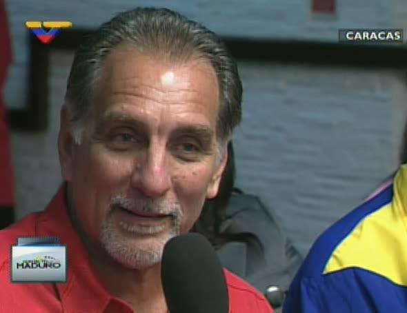 VTVcanal8's tweet photo. René González: Mi testimonio comienza con decir que Chávez le enseñó a los jóvenes a amar la historia http://t.co/ozXNfNMOxW