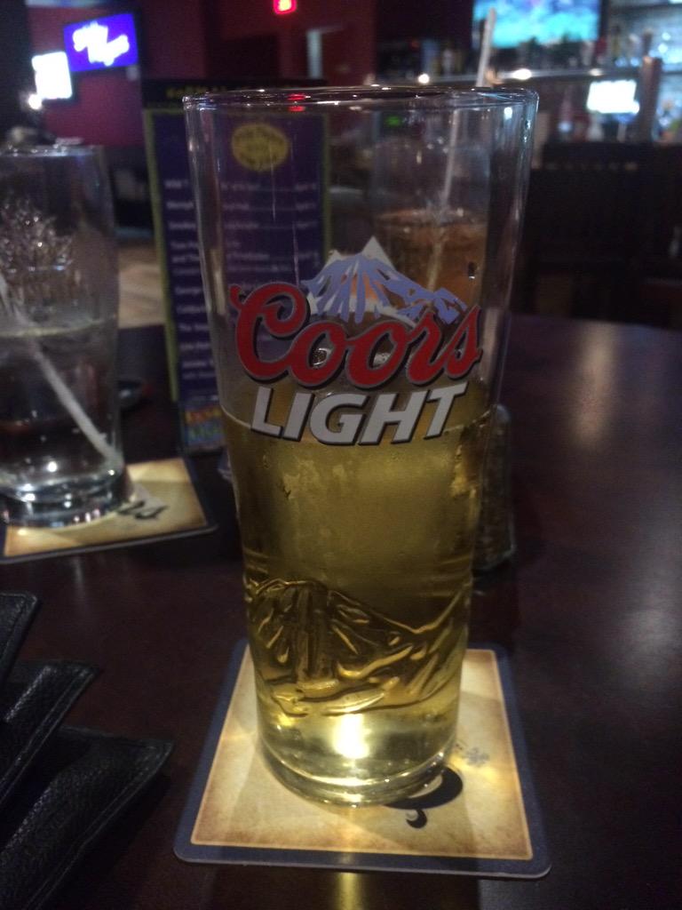 JustinDeGuilio's tweet photo. Beers always the best after having a shitty night! #sohappy #fuckeveryone #stupiddrama #drinkingallnight http://t.co/R04AcCcD6w