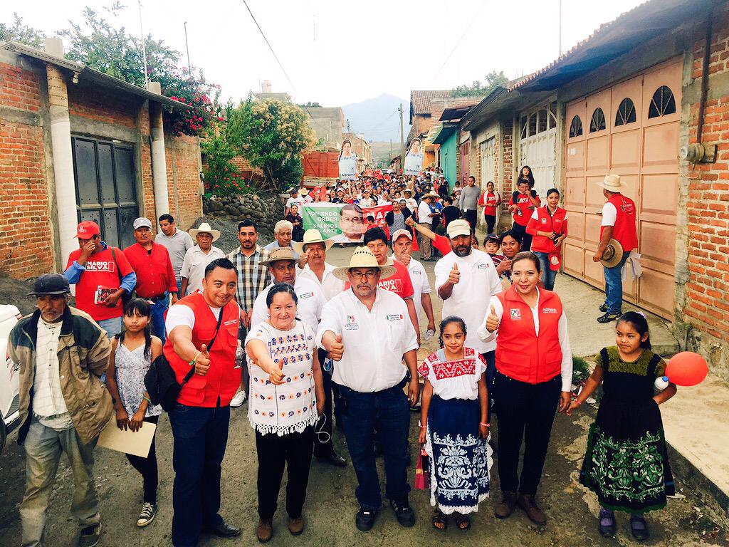 RositaMolinaR's tweet photo. El Priísmo es sólido, nuestra fuerza es imparable, llegamos a #Acachuen, #RositaContigo http://t.co/ni06kr4Fnc