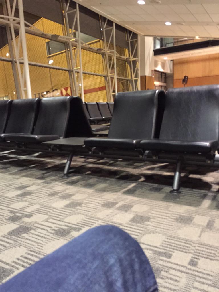 Patiomckenna's tweet photo. Twenty minutes until @jtmckenna08 and I hop on a flight from Montreal to Brussels #TwinTracker #redeye http://t.co/Ozx2lfvpIS