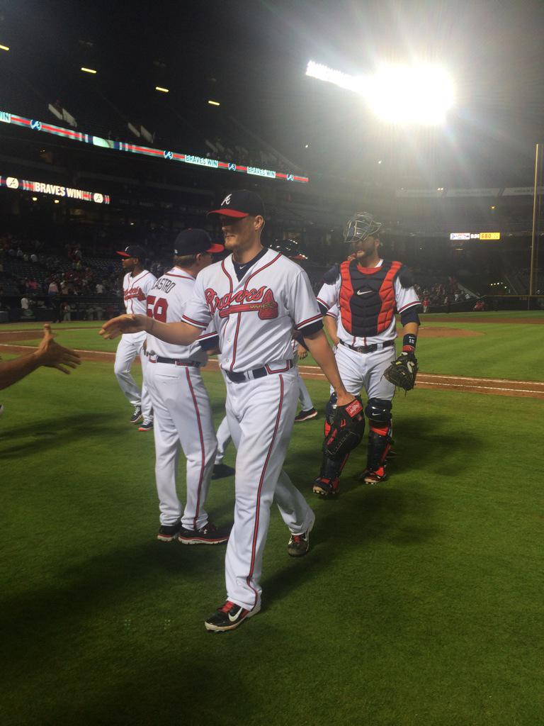 Braves's tweet photo. "DON'T TOUCH THAT HAND, IT'S ON FIRE!" 🔥 http://t.co/jzv7pBqW4E