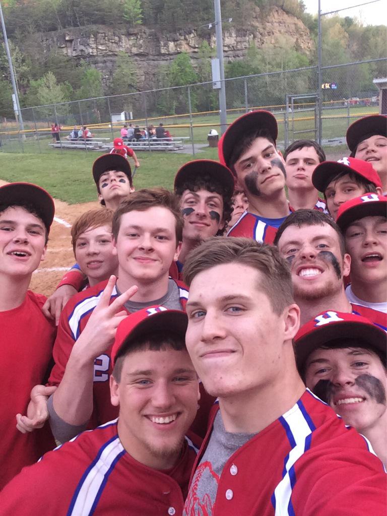 HaysiBaseball's tweet photo. Post double win selfie.   #nofilter #2wintuesday http://t.co/yC5CuPNv3R