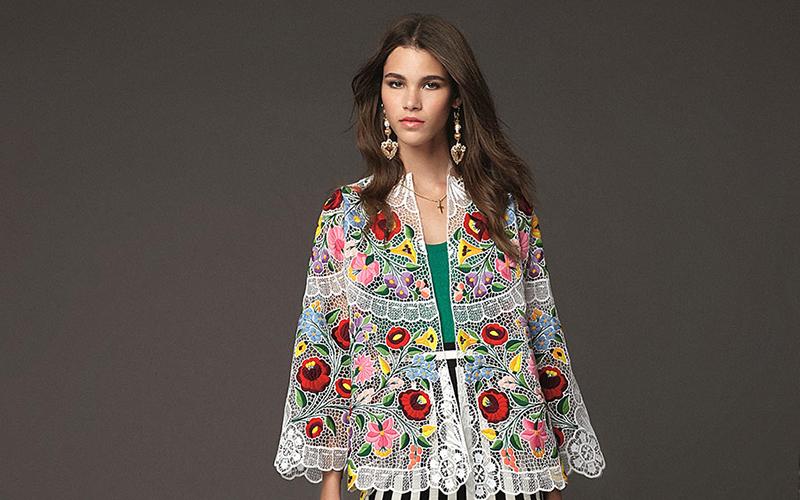 voguelatam's tweet photo. En honor el 5 de mayo, develamos la #DGCapsuleCollection inspirada en México @dolcegabbana http://t.co/Yyr1R11RlX http://t.co/FQ2QO3cMcv