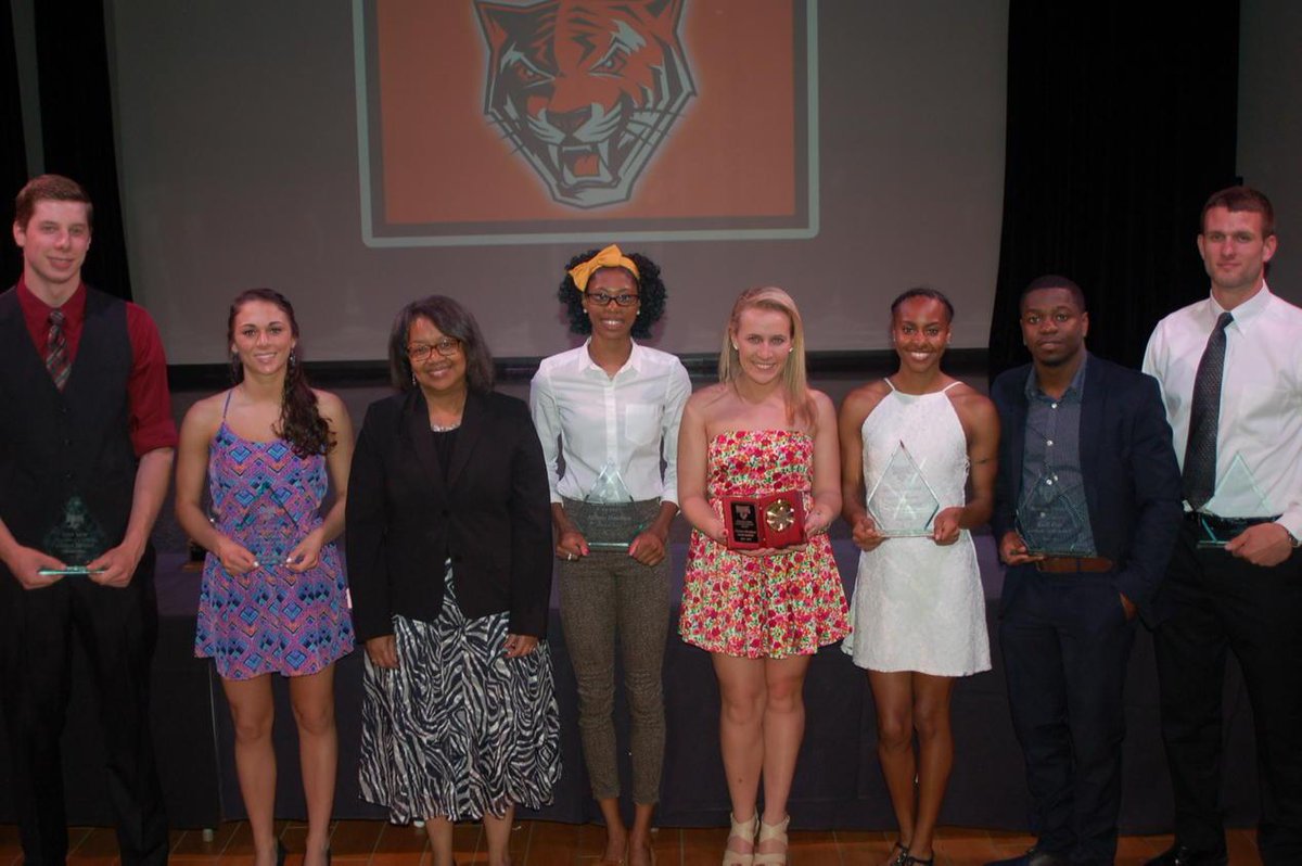 kconwayturner's tweet photo. Congrats to those recognized tonight at the BSC athletic banquet#buffalostate http://t.co/id8fUpVSW1