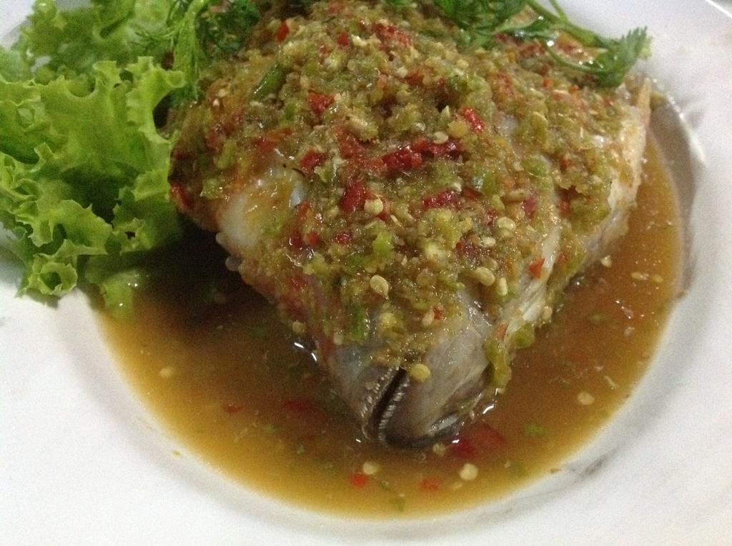 ThaiDinner's tweet photo. Tuptim prepared with fresh chilies, garlic and lime. Check out the teeth on this delicacy. http://t.co/Bva2l4RRFO